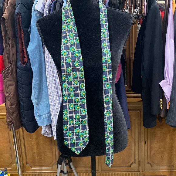 Valentino Floral Neck Tie 👔 - Picture 2 of 5